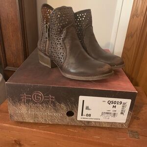 (Sold)NIB Circle G Brown Cutout Shortie Boots